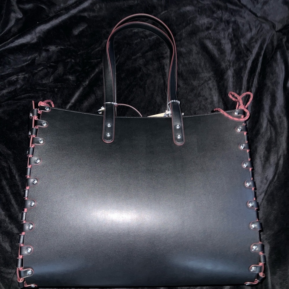 COACHTOPIA LEATHER Black Tote Bag with Pouch 🤍